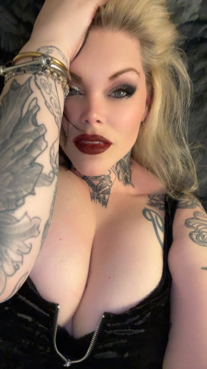 MercyBombshell's tweet image. Smash or pass?