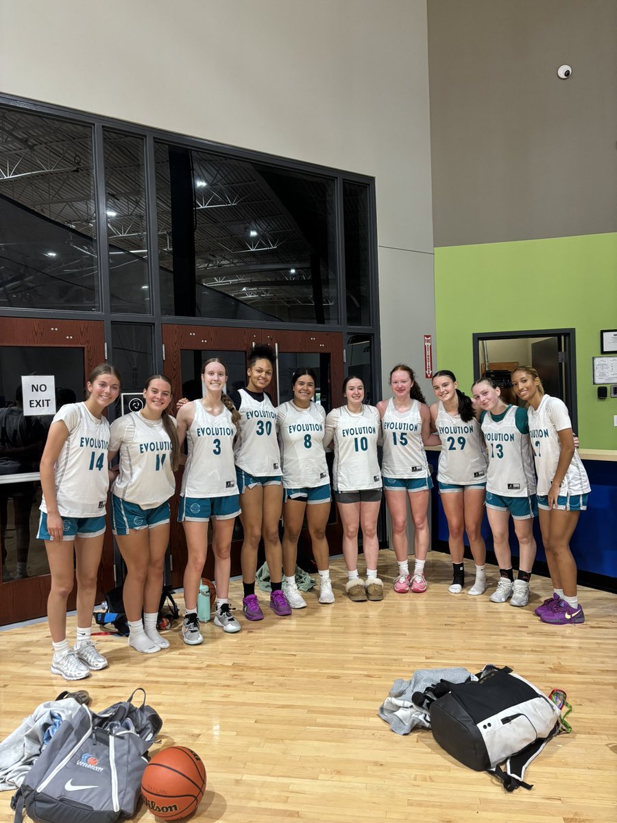 Went 4-0 this weekend against some good competition @ prep hoops tournament!! Grateful to be back playing with this team. 😊😊