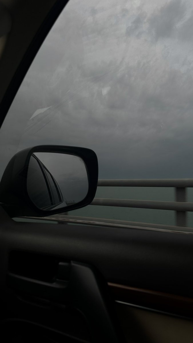 يوم كان الكل سـالي و مكتوف اليدين
كانت ايدينك هي " ابشر وش اللي قاصرك "