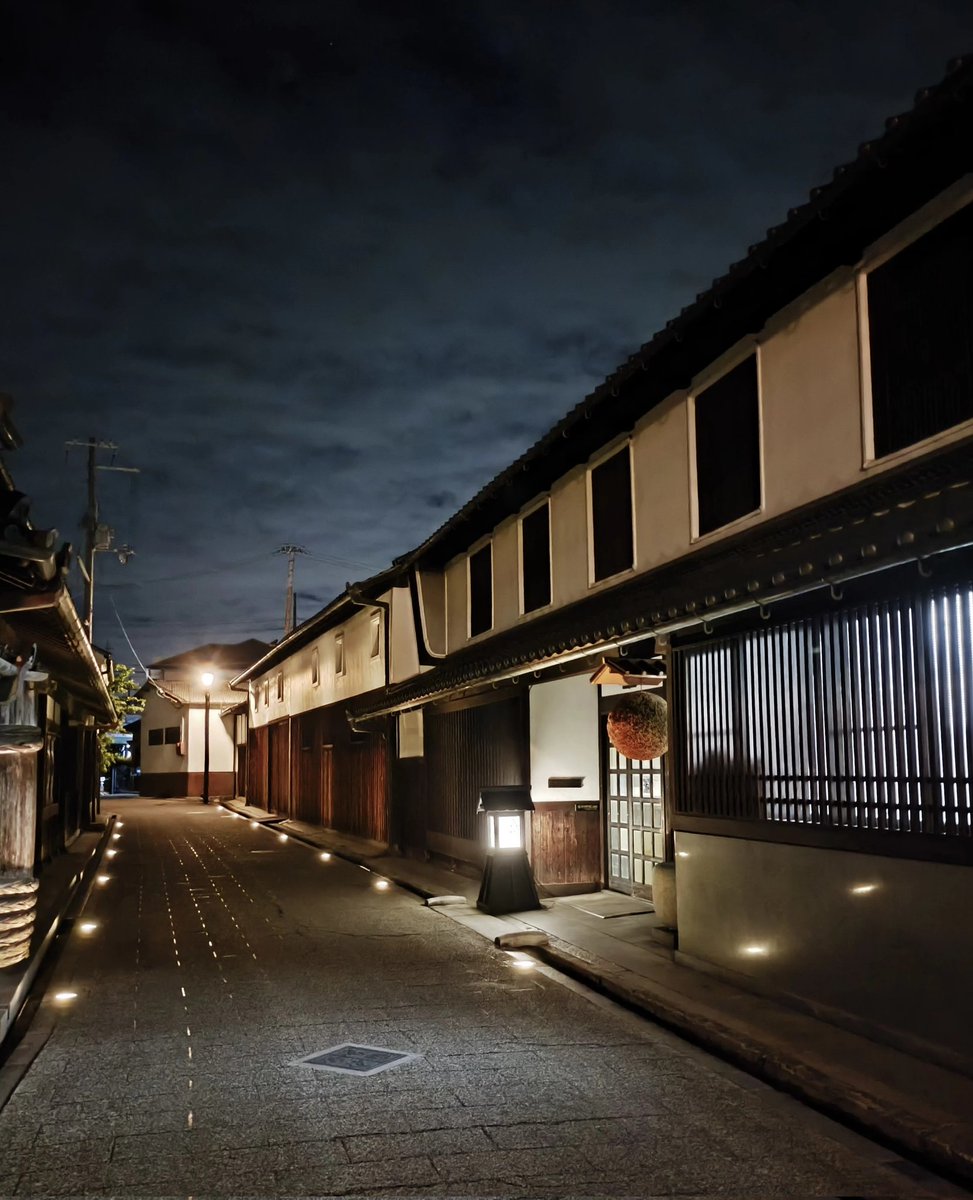 Amanosake's tweet photo. 先人たちが高野山へ向かう際に通った河内���野市の高野街道にある酒蔵

難波から南海電車で30分
でも、大阪市内とは違う空気感

初夏の夜涼を楽しむ季節がやってきます

「蛍の宴 2025」は今週の5月29日から始まります

#蛍
#蛍鑑賞
#天野酒
#酒蔵
#河内長野
#fujifilm
#xh2

https://t.co/KkMFtARGUP https://t.co/fq3L3q70Un