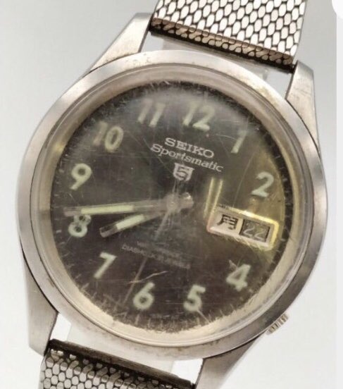 hide3mk2's tweet photo. SOGウォッチ!
ネットでSOGが使ってたと
されるSEIKOの
5スポーツの写真を
拾ってきて
自分の時計と比較する。
やはりヴィンテージ特有の
意匠があり
現行品とは微妙に違う。
悩ましいな。
#ベトナム戦争
#アメリカ軍特殊部隊
#SOG
#特殊部隊御用達時計
#seiko
#5sports https://t.co/EZUO6OQkvl
