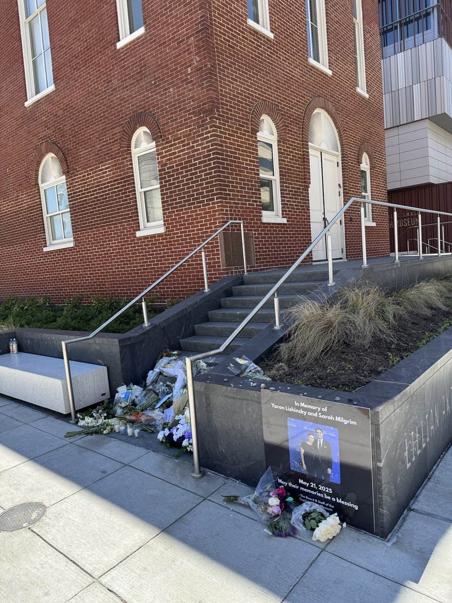 skilltouch's tweet image. A disgrace, full of hate. Done by friend of dems