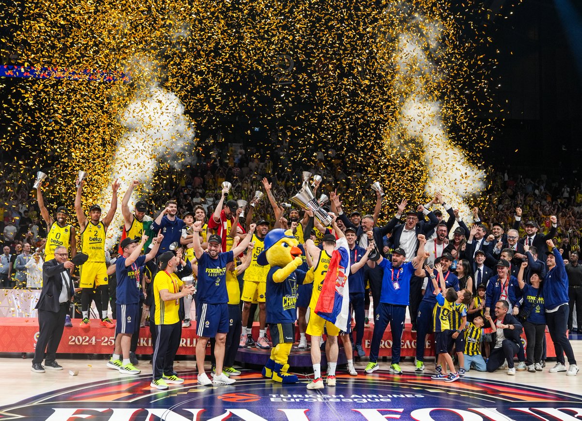 _serhatyildiz's tweet photo. Tebrikler Fenerbahçem. Bir kez daha Avrupa'nın en büyüğü. Çok seviyoruz... 💛💙
@Fenerbahce 
@FBBasketbol https://t.co/GiWwZ4Qvc7