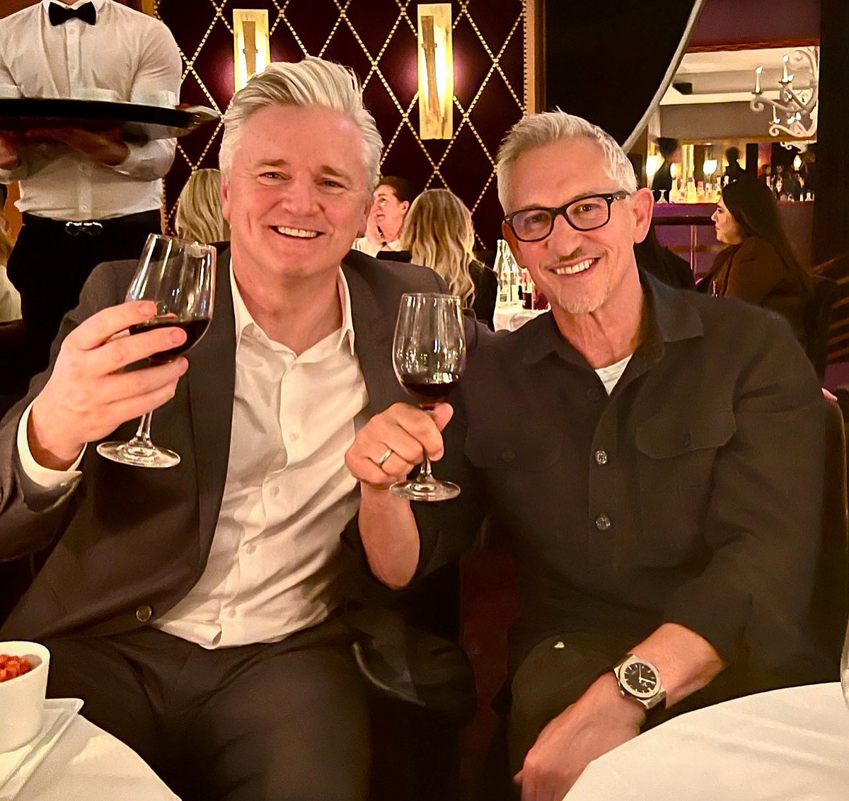 TheDesKelly's tweet image. A glass of something vintage for hosting the 25 years (plus) on Match Of The Day. And another top-up for the even older puns and jokes. Cheers!
Thanks for the BTSport days. 🍷
#MOTD #GaryLineker #BBC #BTSport