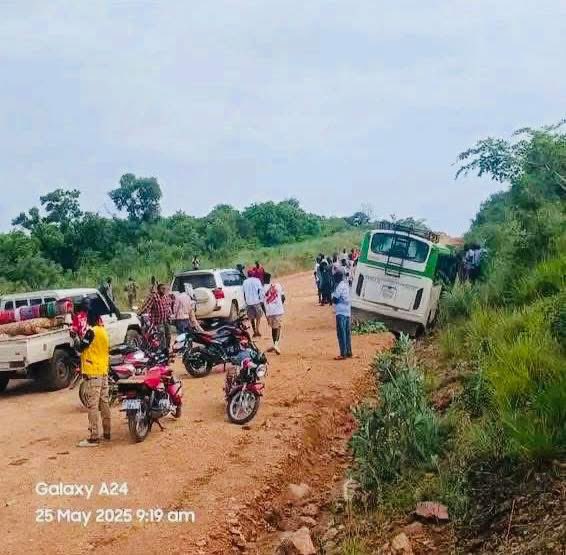 JekapOmod's tweet photo. A bus was ambushed by the #South_Sudanese criminals this morning between #Dimma and #Pignudo killing five civilians including the driver and wounding another five. There was only one militia member in the bus who faced the criminals and neutralized one. 

I learned that this hero was one of the many heroes who fought and survived the #Badme war. Without him, every single civilian in the bus would have been killed by those heartless criminals. I hope the government of #Gambella will recognize him for his heroic actions. 

My heart goes to the families of the victims, and I wish a speedy recovery for those who were wounded.