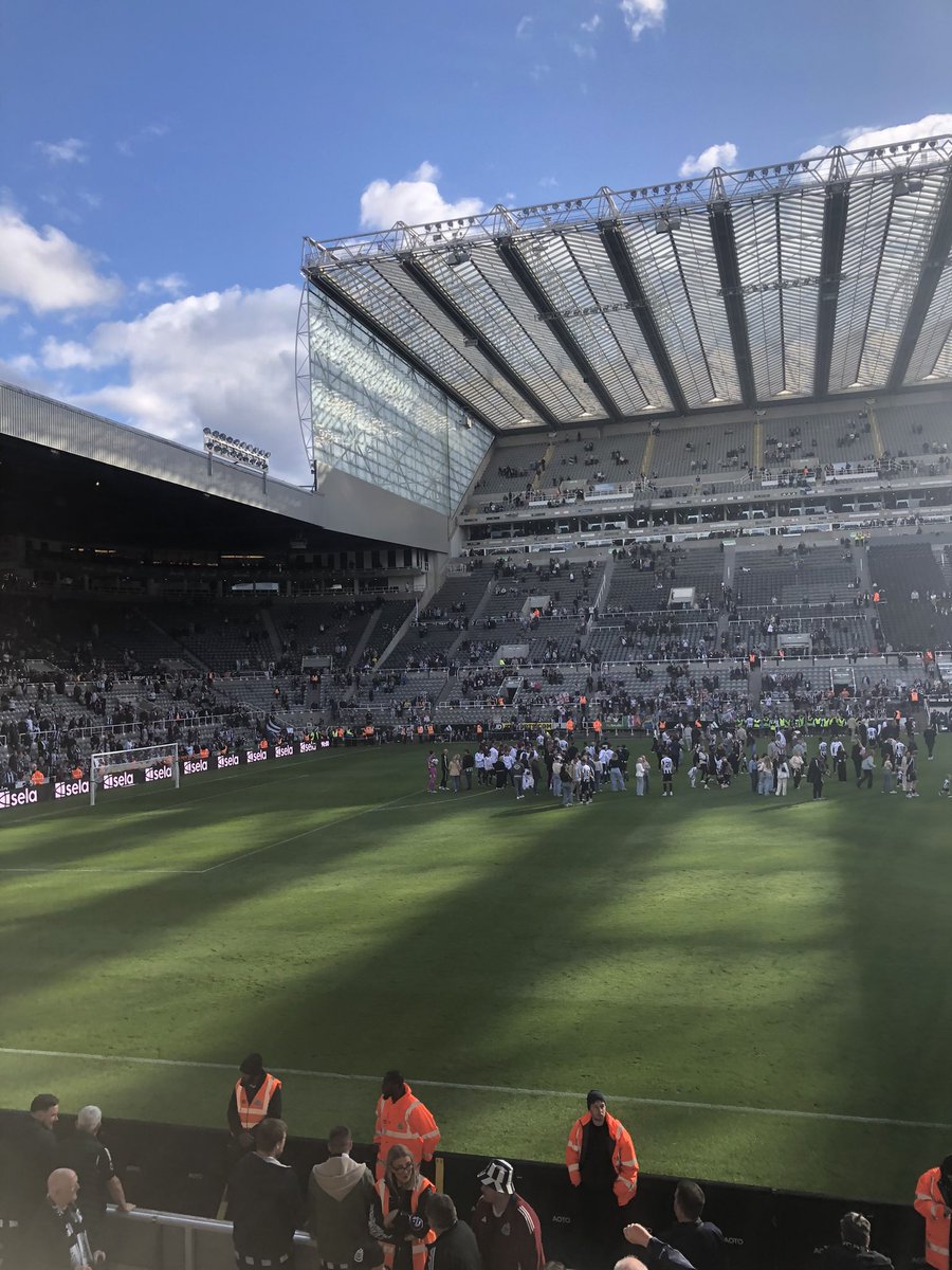 17th season of going the footy with the old fella, and this one will take some beating.

Newcastle United are winners.

#NUFC 🖤🤍
