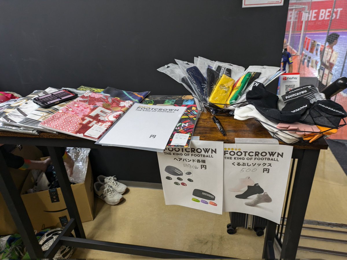 hisamatsuyoshi1's tweet photo. #SALフェス2025 in #ノア・フットサルステージ和光成増
#フットクラウン さんの販売ブース!
あのシューズも👀
履いた感じは、いつも履いてるサイズよりやや大きめと感じました👟
インソール入れたらちょうどいい感じになるかと!
参考までに!
#SAL
#SALフェス
#FOOTCROWN
#CASTELIA https://t.co/Gk8qH3S6JJ