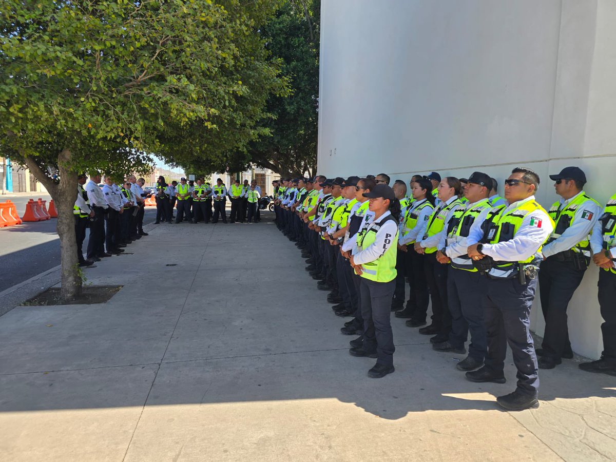 ¡ Nos estamos preparando ! 

Nuestros compañeros de Tránsito ya se encuentran trabajando para el último día de las Fiestas del Pitic.

Recuerda llegar con tiempo ⏱️, respetar cocheras y ciclovías, acatar las indicaciones, ceder el paso a los peatones 🚶🏻‍♀️.