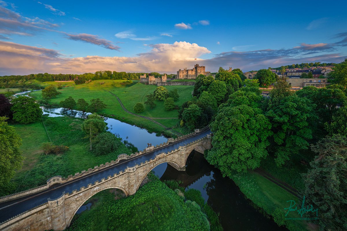 PaulAppleby_01's tweet image. Alnwick Castle in Northumberland, getting the last of tonight's sunshine...