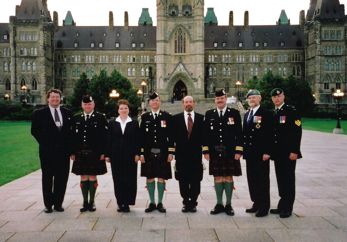 Taken exactly 25 yrs ago on Parliament Hill, it is part of the team at DND’s Directorate of History &amp; Heritage who worked on Op MEMORIA whose mission was to repatriate Canada's Unknown Soldier from Vimy  🇫🇷 to Ottawa 🇨🇦 on 28 May 2000. Proud to had been its military project lead.