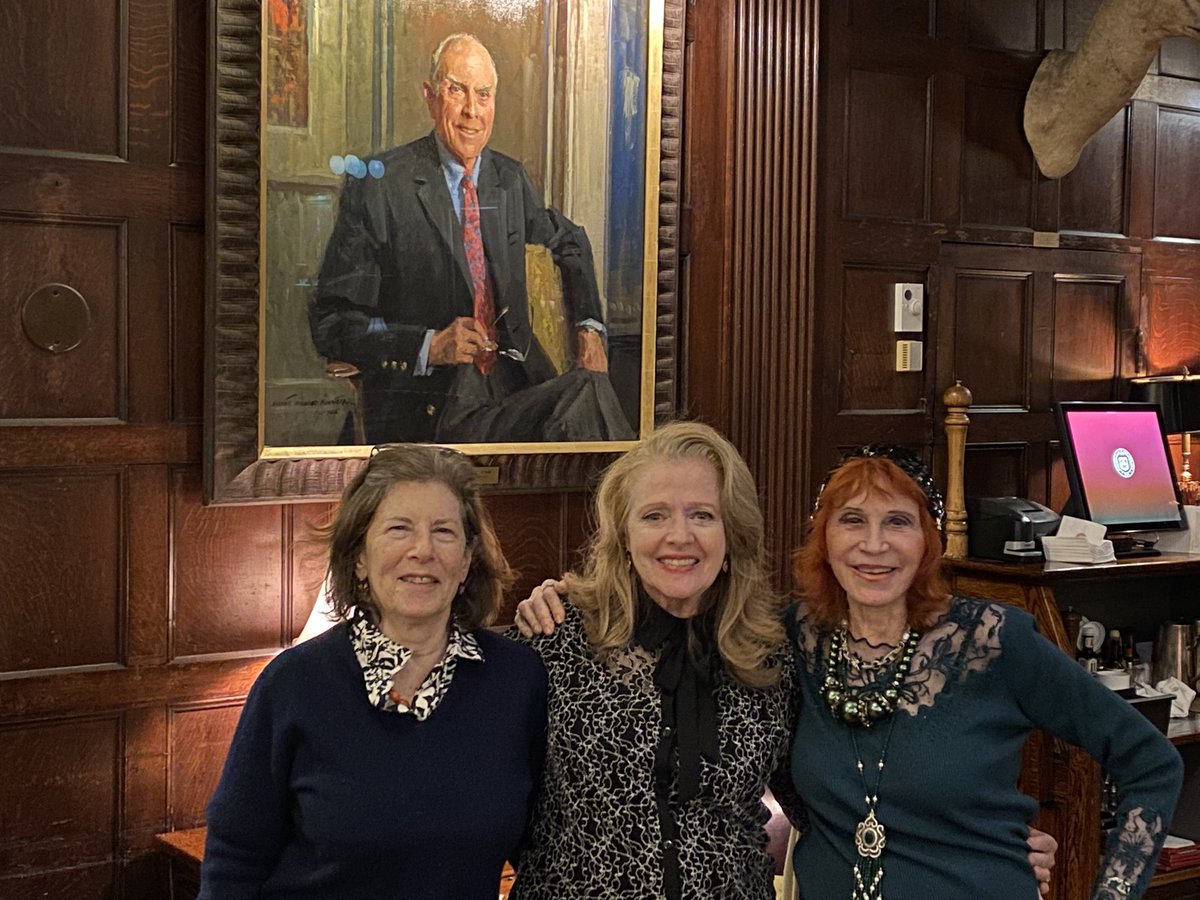 DrJudyK's tweet image. MUST SEE  Broadway‘s @DorianGrayPlay of classic 1890 #OscarWilde novel. TV show @Succession @SarahSnook plays 26 characters w/astounding talent,energy &amp;amp;creative production. I attended speech on his narcissistic flamboyant #VictorianEra life extolling beauty, youth &amp;amp;decadence.