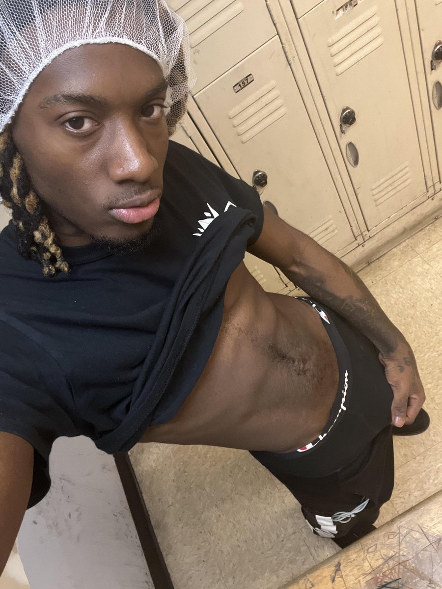 All bottoms say “Hi”