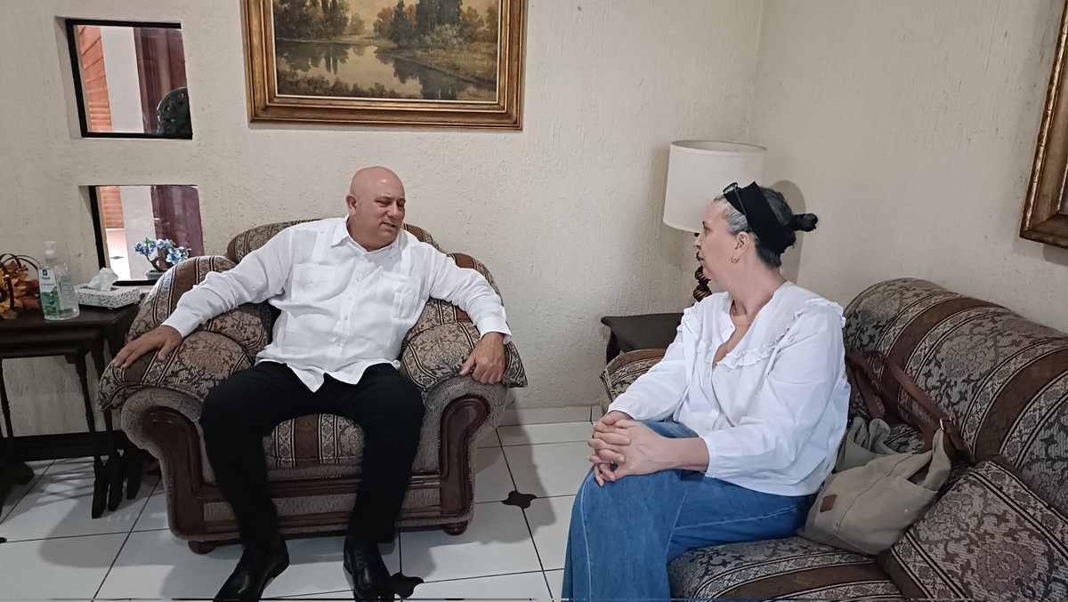 Consulado General de Cuba en Mérida (@consulcumerida) on Twitter photo Fructíferos intercambios sostuvo el Ministro de Cultura <a href="/AlpidioAlonsoG/">Alpidio Alonso Grau</a> con autoridades de identidad, la cultura y las artes en #Mérida, Yucatán.
Resaltaron las potencialidades para el desarrollo de proyectos de interés mutuo y los históricos lazos entre #Cuba y #México Fructíferos intercambios sostuvo el Ministro de Cultura <a href="/AlpidioAlonsoG/">Alpidio Alonso Grau</a> con autoridades de identidad, la cultura y las artes en #Mérida, Yucatán.
Resaltaron las potencialidades para el desarrollo de proyectos de interés mutuo y los históricos lazos entre #Cuba y #México