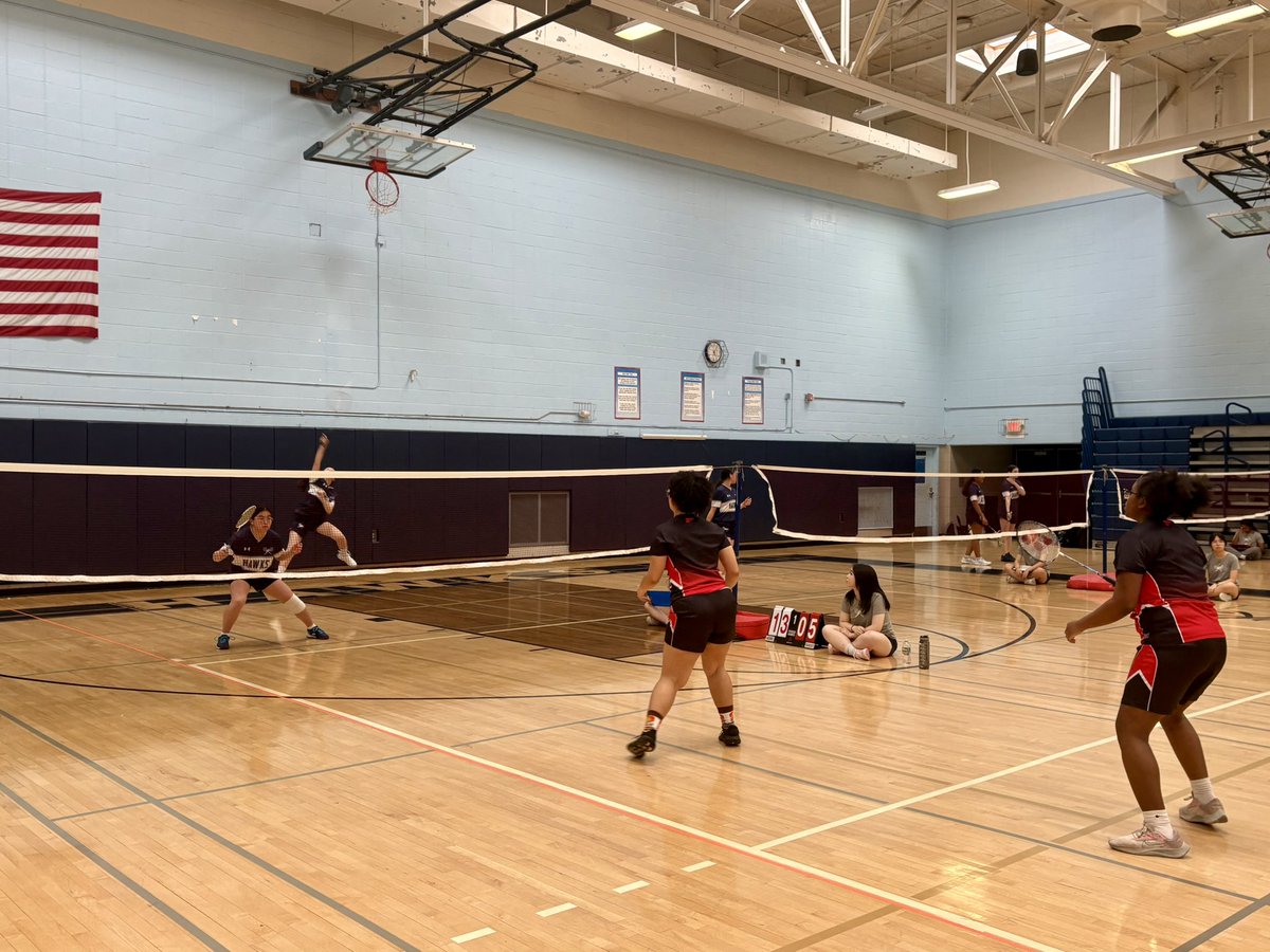 POBbadminton's tweet photo. 📸 second half of the regular season

7-0 victory against Freeport
5-2 victory against Mepham
7-0 victory against Roslyn
4-3 victory against Bethpage

Hawks close out the regular season with a 9-5 record in Conference 1 and ranked #4 in Nassau County!

#GOHAWKS https://t.co/gcV4zN1O2j