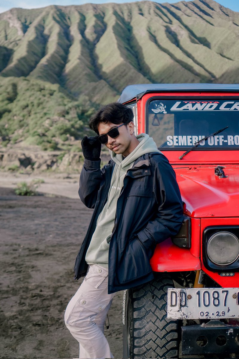 RayaAoki's tweet photo. Mungkin ini begini kali ya... Yang di rasain orang waktu ke #bromo suasana #traveling yang sangat tenang... https://t.co/auu0YhG7ff