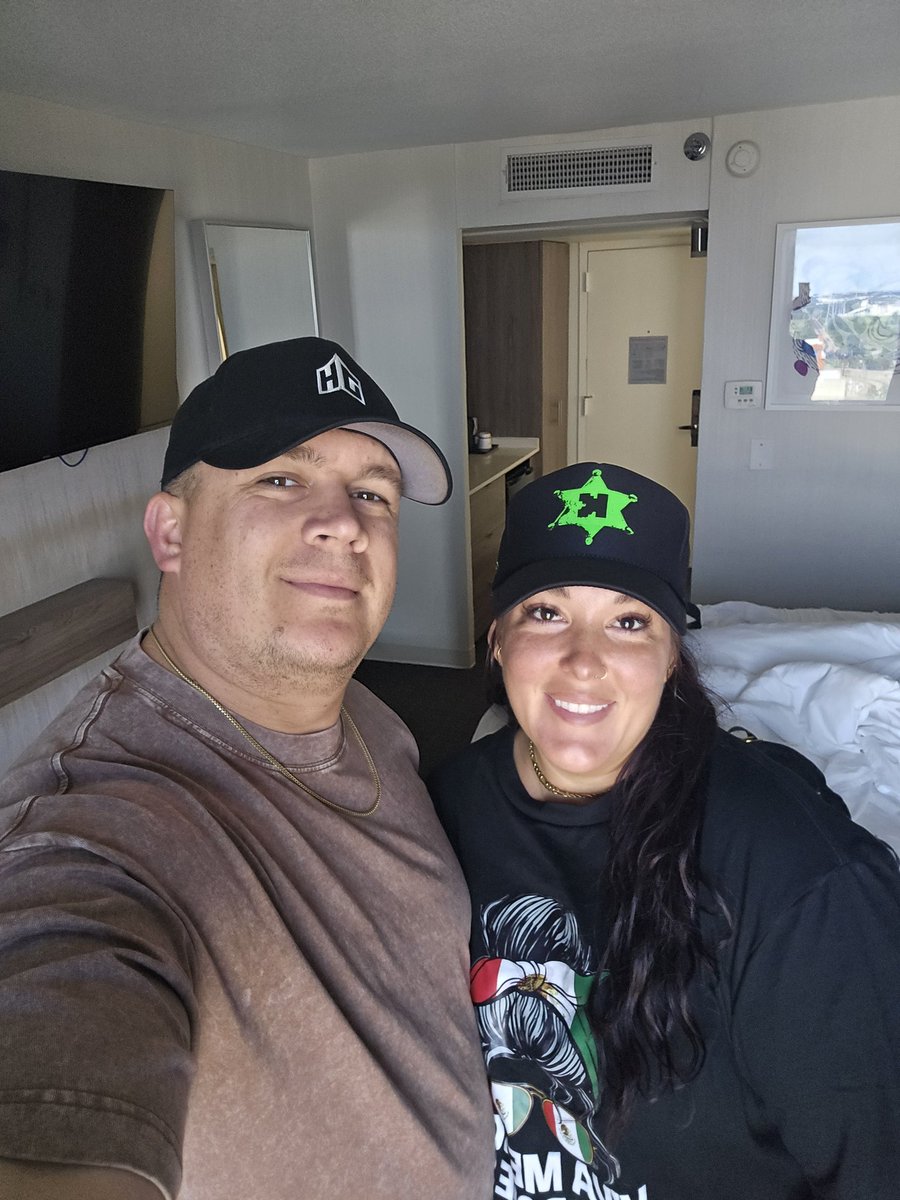 Glitter_Bug tweet media