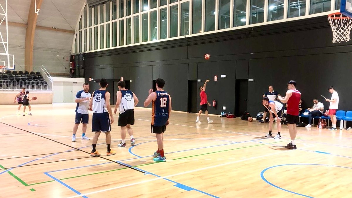 CBPuertoBanus's tweet photo. 🚨 ¡DÍA DE ENTRENO!

Hoy volvemos a entrenar y, como siempre, las puertas están abiertas para quien quiera venir a probar.

📍 Pabellón Sergio Scariolo
🕒 21:00 a 22:30 horas

Te esperamos 😎

#CBCivitasPuertoBanus @CBSanPedro https://t.co/7Y2vI27Fla