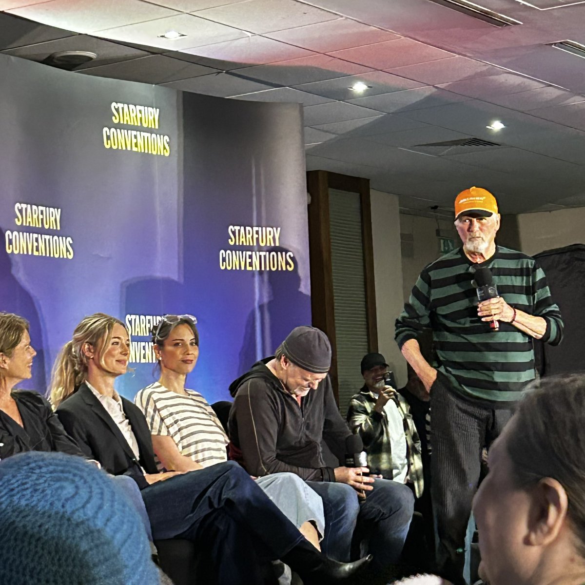 Forensic_Fan's tweet photo. Don’t post on here very often these days but wanted to share some positivity and happiness in the shape of convention photos 😊❤️ #ascension #stargate 
It’s been a brilliant weekend. Thank you @starfuryevents https://t.co/A2KsxY1wT8