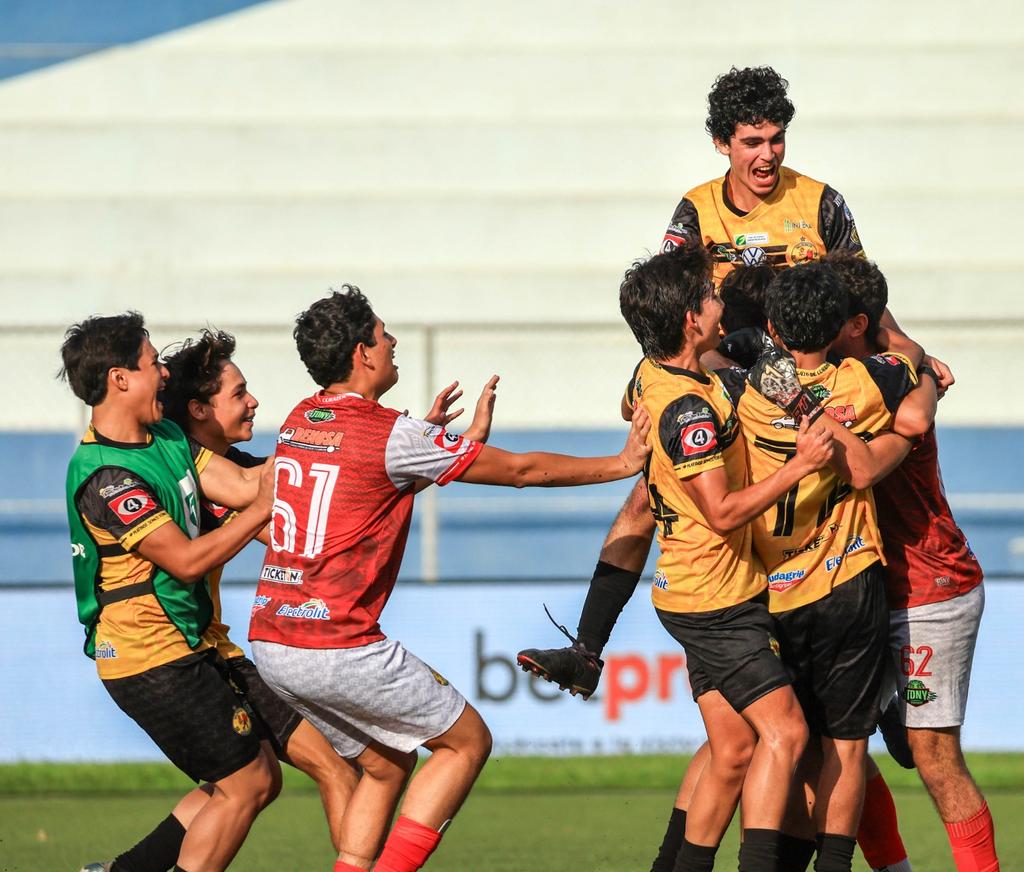 radioyskl's tweet photo. @indeselsalvador ⏱️ Platense Campeón
#Platense 4-2 #AlianzaFC
En penales los viroleños se quedaron
#FinalSub17
Señal #YSKL #1041FM
Fotos cortesía: @indeselsalvador https://t.co/min0K5gBko