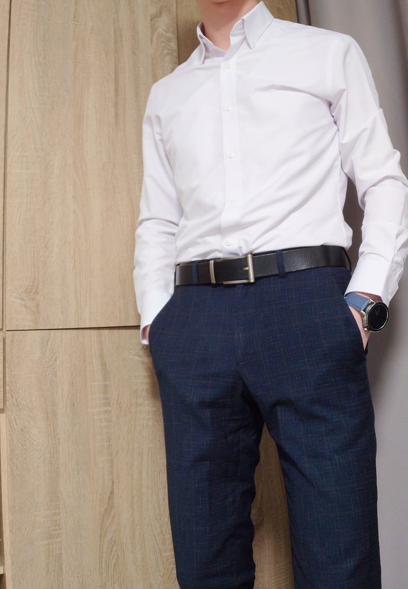 北部下大雨週一上班日🥲
今日穿白襯衫🫠提一下精神