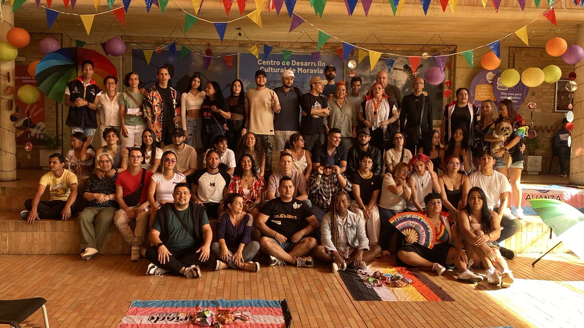 🌈¡Qué encuentro tan increíble el de hoy con el Voluntariado Diverso! 💫 Un espacio de emociones a flor de piel, palabras reales y sentimientos encontrados. 

Ver la conexión tan poderosa entre las familias fue simplemente mágico.

¡Gracias a todos, todas y todxs ✨