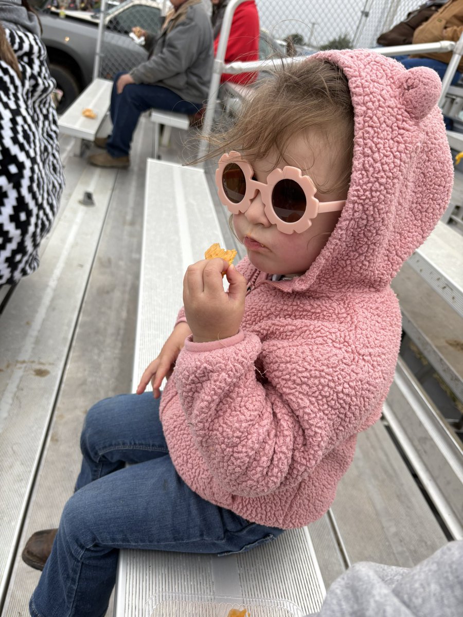 jsreinecker's tweet image. Just here for the nachos and the fashion statement