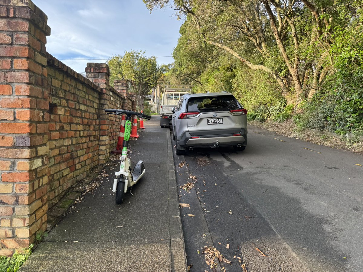 grabyourwheels's tweet image. Ho hum, another day, another barrier ♿️ #scooters #cones &amp;amp; #builders