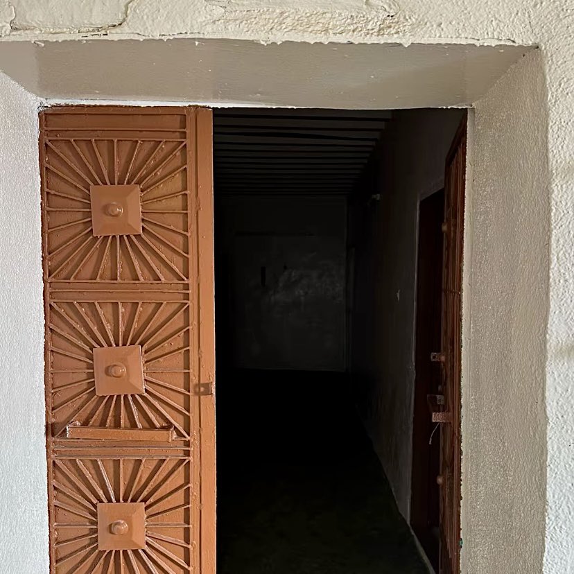 وش حيلة الهايم اللي فضّل سْكوته
لا مرّته ذكريـاتٍ غاب حاضرها.

#نجران