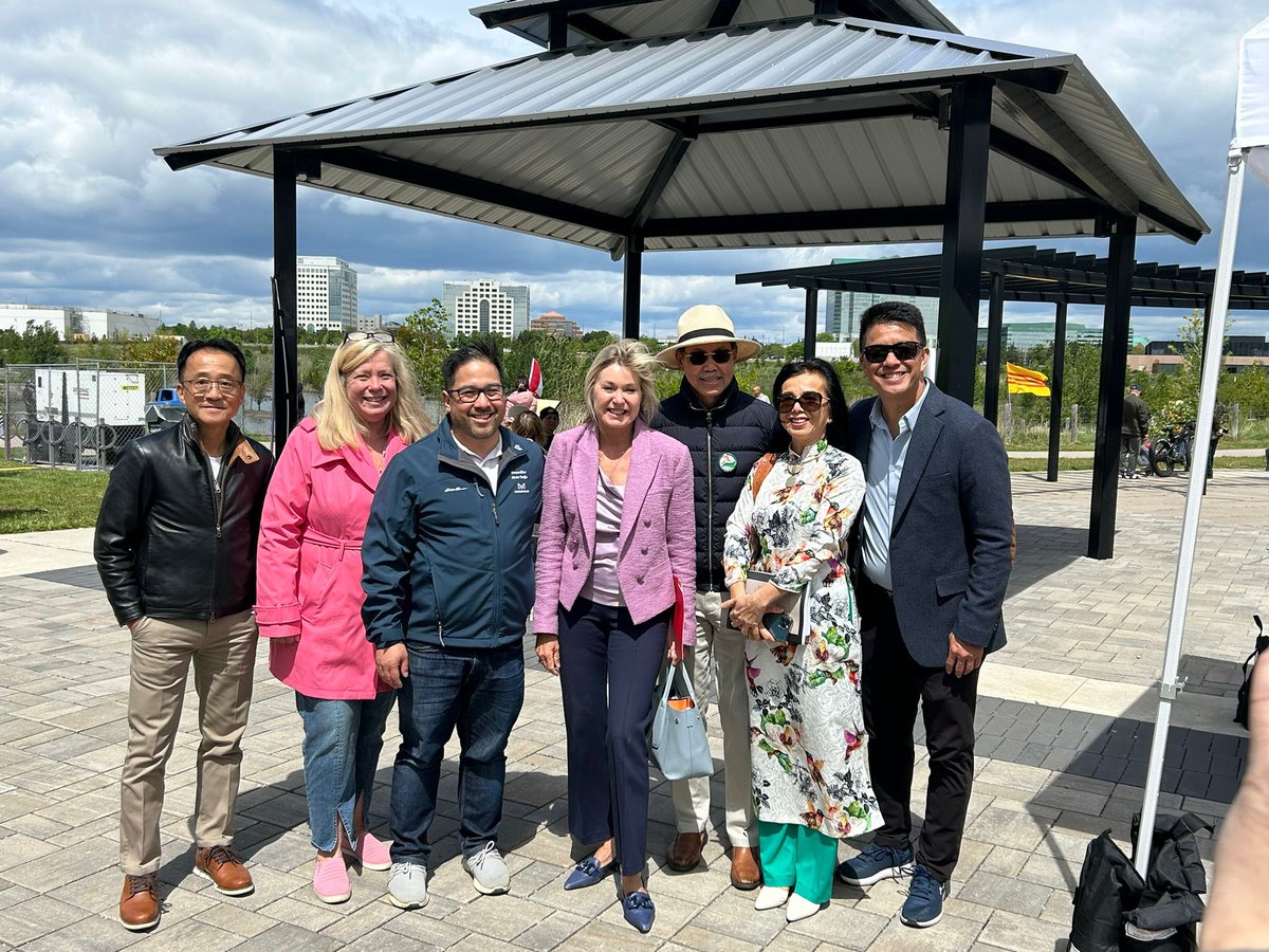Honoured to join the 3rd anniversary celebration of Saigon Park — a space that commemorates the journey of so many who found hope in Canada after the fall of Saigon 50 years ago.

The new sign is a lasting tribute to resilience, community, and remembrance. #Mississauga