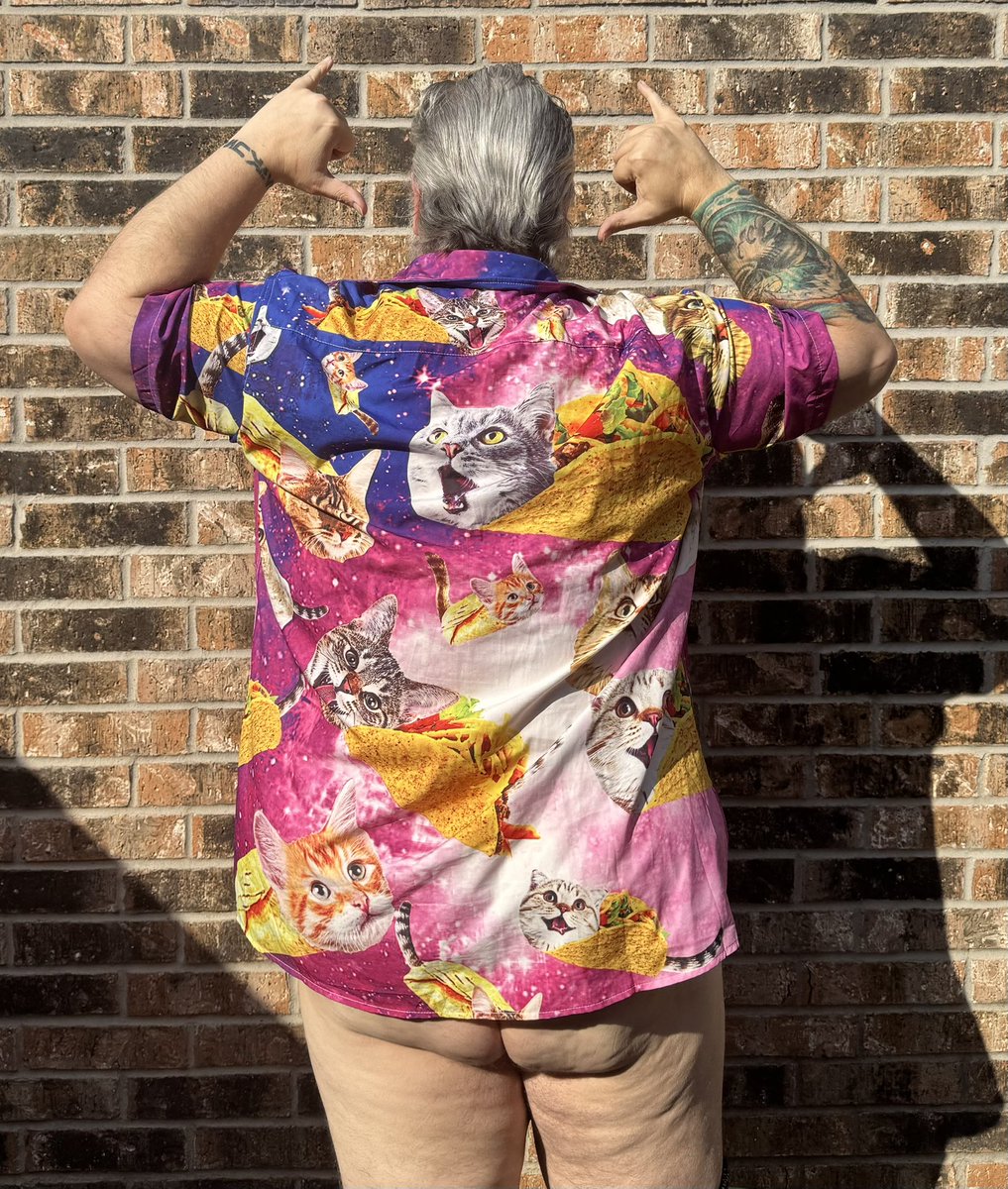 randolphmorley's tweet photo. A couple days ago I said goodbye to my baby of almost fifteen years. She should’ve died a year ago. A year we spent together, thanks to the magic of a stupid cat shirt and not taking a picture. 
So, I’m sorry it’s late but, I’m glad for the delay. Your magic is strong. Thank you. https://t.co/HYhn1CjuHR