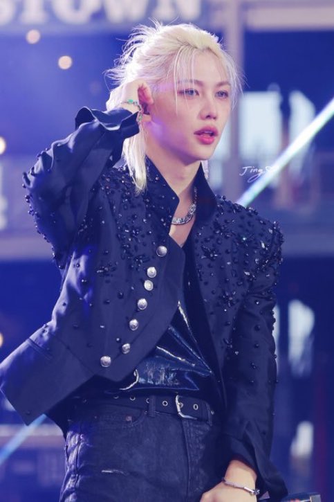 너무 잘생겼다,,,,,,,,,,,,^ ̳.  ̫ . ̳^♡