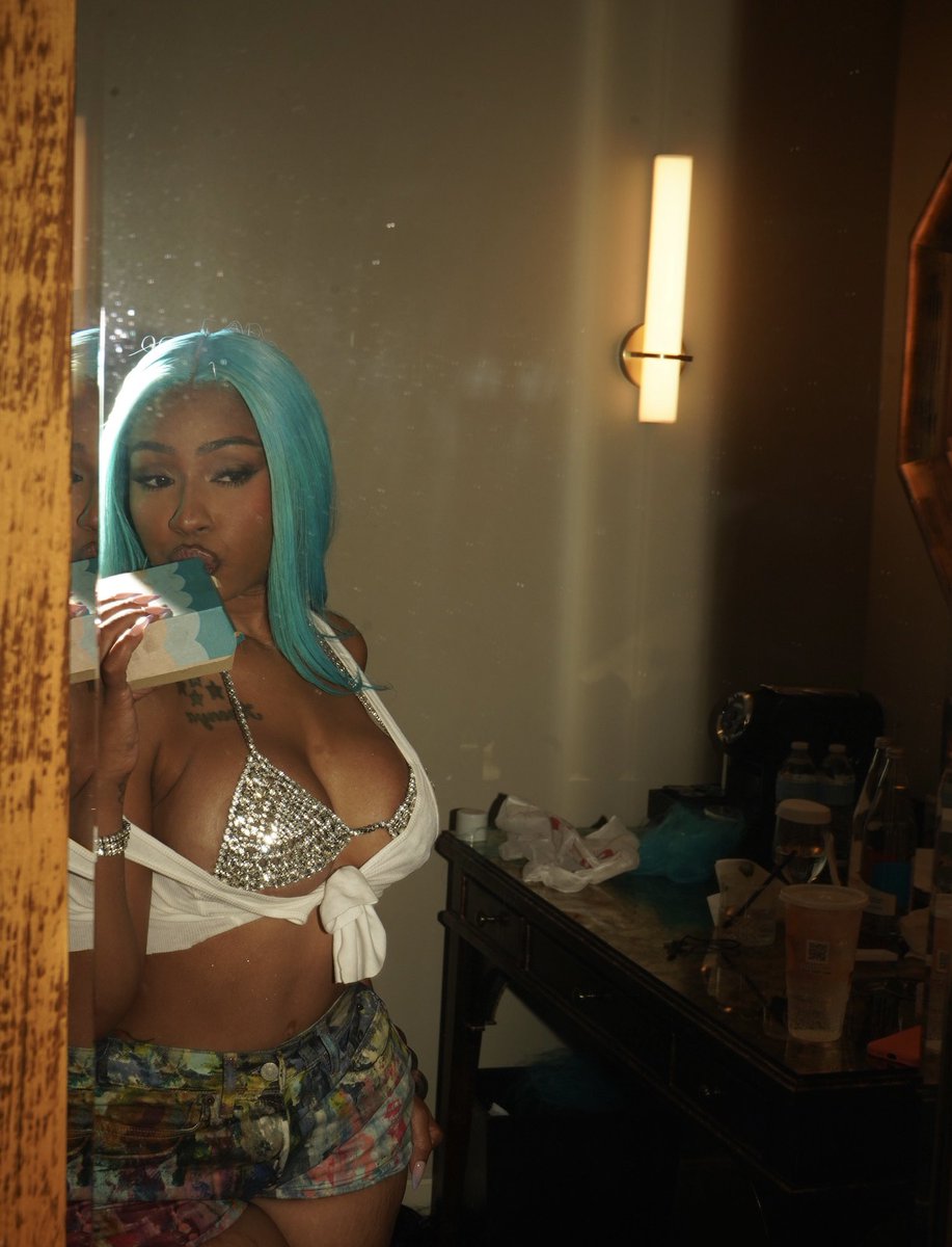 I should’ve left this sandwich right at mc Donald’s 😭