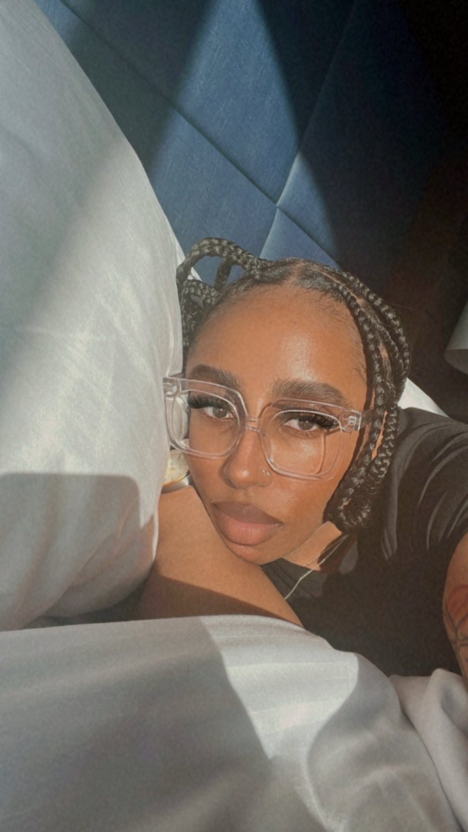 pretty brown eyes. 😌