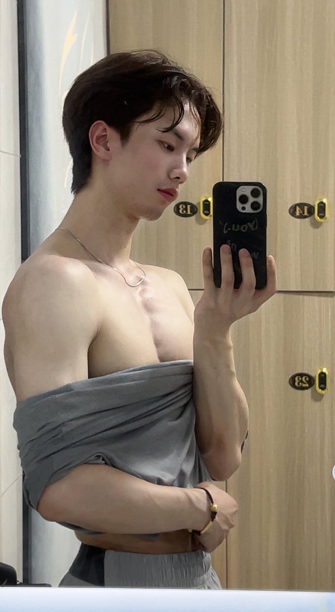 LvYuan_'s tweet photo. 周一早上坏 #胸肌 #男妈妈 https://t.co/WqKUErDzOc