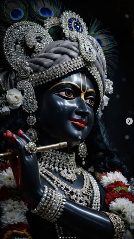 When Kṛṣṇa sneeks up on you and everything changes. 

Gurvastakam ~Sandesh Dasi 
youtu.be/xaFJHwRa_Bg?si… via <a href="/YouTube/">YouTube</a> 

ISKCON, Hare Krishna, Bhakti, Bhajan