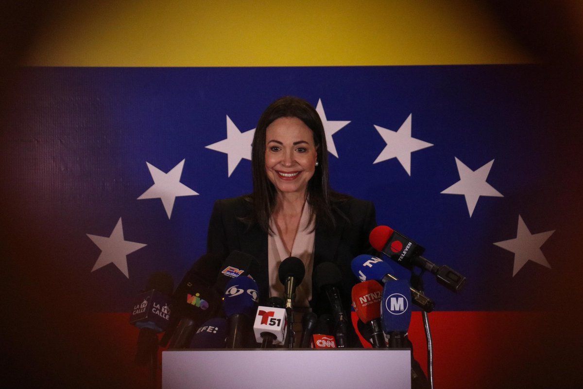 Rafael Santiago (@santiagorafa11) on Twitter photo 🇻🇪 Esta vez no pudieron evitar el 90-10.
<a href="/MariaCorinaYA/">María Corina Machado</a> y su conexión profunda con los ciudadanos está más fuerte que antes. Todo nos ha unido más. Volvimos a triunfar. 🇻🇪 Esta vez no pudieron evitar el 90-10.
<a href="/MariaCorinaYA/">María Corina Machado</a> y su conexión profunda con los ciudadanos está más fuerte que antes. Todo nos ha unido más. Volvimos a triunfar.