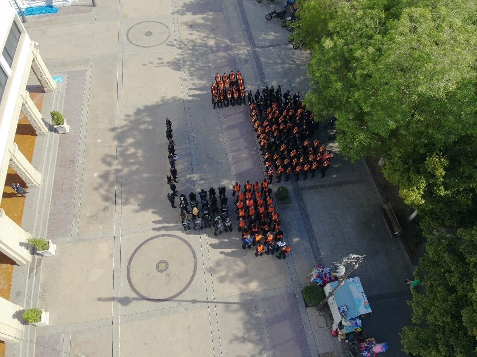 ¡ Último día con seguridad ! 

Compañeros de policía Preventiva empiezan a realizar recorridos pie - tierra y junto con el grupo Escuadrones en los diferentes puntos de las Fiestas del Pitic. 

Ante cualquier emergencia llama al 911.