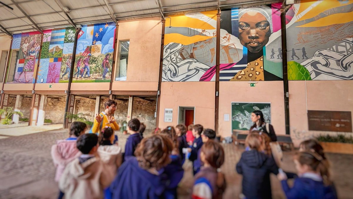 El graffiti y los murales son un buen puente para fomentar la curiosidad, generar conversación y aprender sobre diversos temas, como la migración por ejemplo en el <a href="/museomumi/">MuMi - Muralla Abierta</a> con niños/as de 6 años del Lycée Français J S