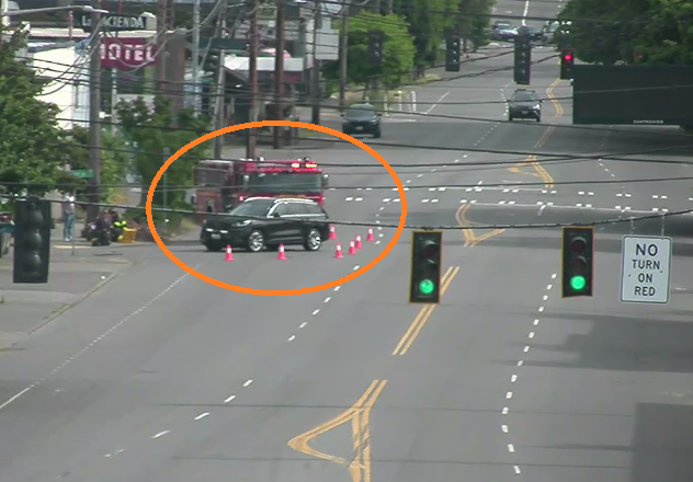 S Brandon St Blocking Nb Right Laneでの1st Ave