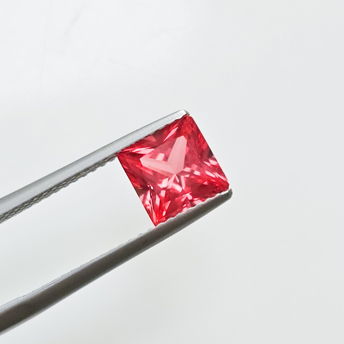 hiris_j's tweet image. #RT이벤트 #팔로우이벤트 
리트윗 + 팔로우 해주신 분들 중 한분에게
베르누이 파파라차 프린세스컷 7x7mm를 선물로 드립니다!!💖
(당발 6월 9일)