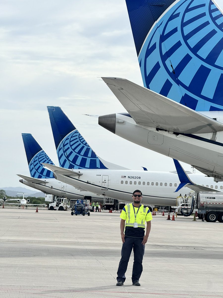 fabvelasquezLIR's tweet photo. SUNDAY AT LIR βοΈπ @united
#unitedtogether #goodleadstheway #LIR #boeing #belowthewing #ramp #rampview #safetyfirst https://t.co/HydUIoJBL0
