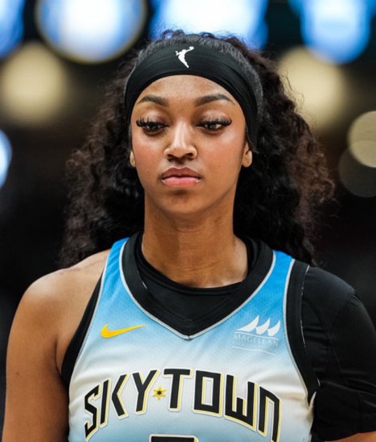 TheHoopCentral's tweet photo. Angel Reese tonight:

13 Points
14 Rebounds 
4 Assists
2 Steals
5/11 FGM https://t.co/Z9eqHZ9ONZ