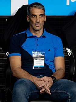 Juan Pablo Vojvoda.

Ele erra? Claro. Não é perfeito.

Eu sendo ele pediria pra ir embora do Fortaleza hoje. 

Diretoria fazendo uma besteira atrás da outra.

Os jogadores NITIDAMENTE sacaneando em campo. 

Vojvoda não merece isso.