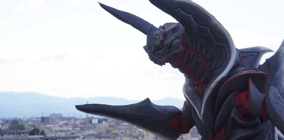 『怪獣グラ―ディオ』（仮題）
実景、小物を残して、撮影終了しました

スタッフ、キャストの皆様　
ありがとうございました

ポスプロも進行中です

引き続き、石井組を宜しくお願いします