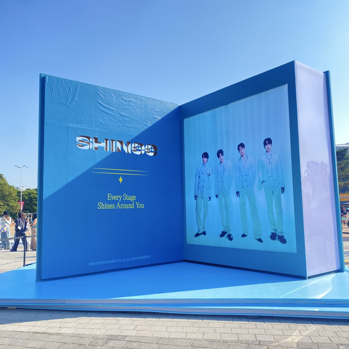 bumkee___7's tweet photo. 💎0525 HAPPY SHINee DAY💎

#SHINee #샤이니
#SHINeeWORLDVII_ESSAY
#EveryStageShinesAroundYou
#샤이니월드7 #에세이 https://t.co/5QQXMOwQX6