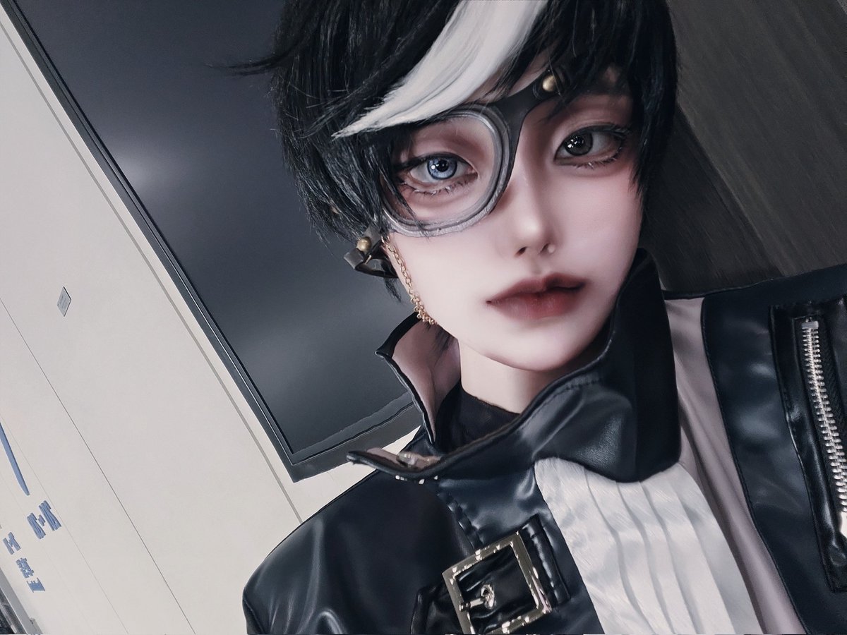 거짓말이고 셀카도 잇어요ㅋㅋ
근데 진짜 이거밖에 없어 이제… 느와르 선지자는 이제 남한테 시킬라고요