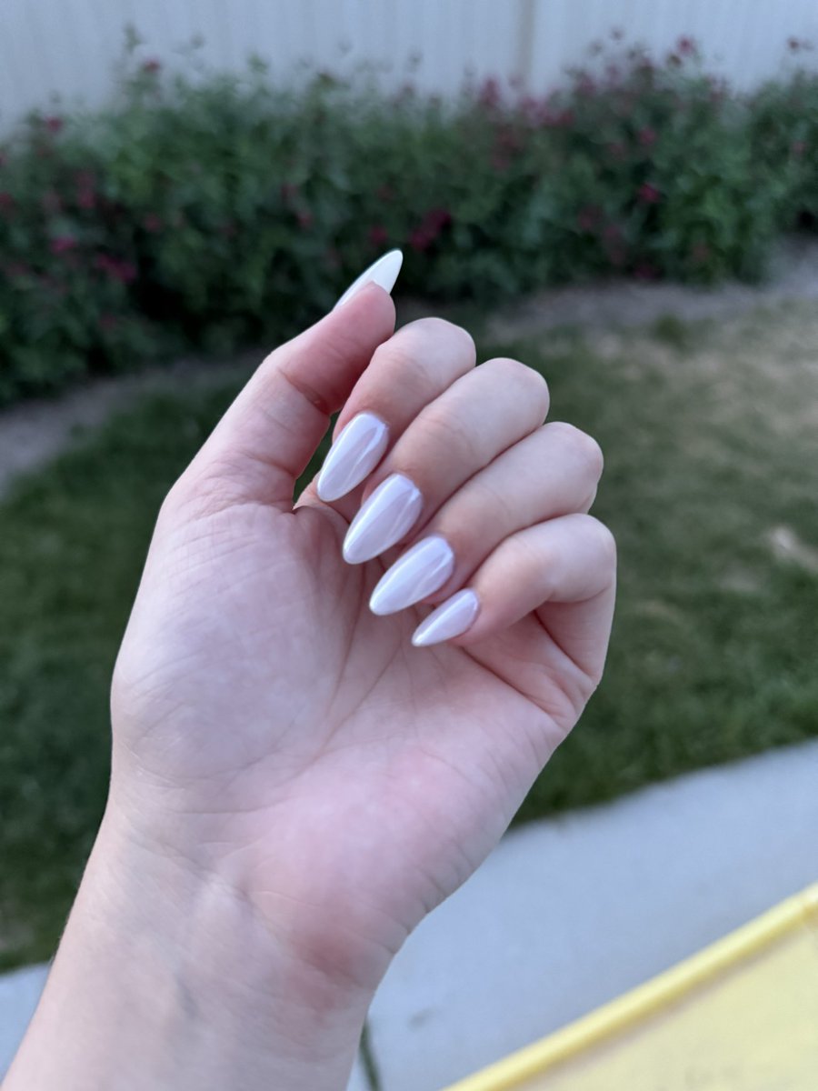 I only come on twitter to show my nails sorry