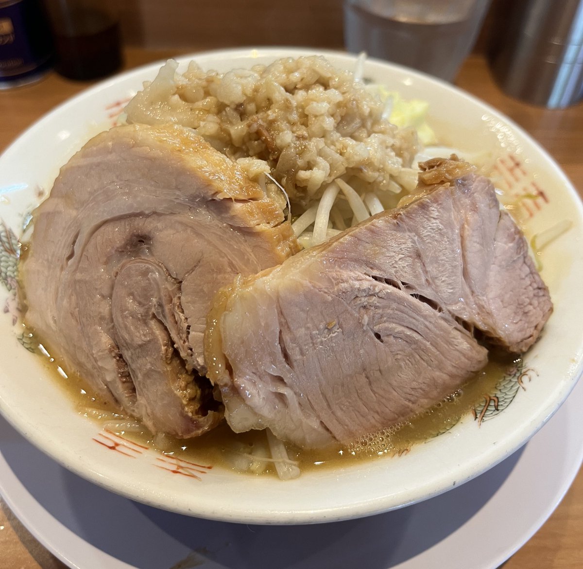 HOFX1982's tweet photo. 麺処ほん田　東十条店

ミニラーメン(150g)
麺増し(50g)
ヤサイマシニンニク少しアブラマシ

お土産2食購入

ご馳走様でしたー https://t.co/HcVu6eP8MF