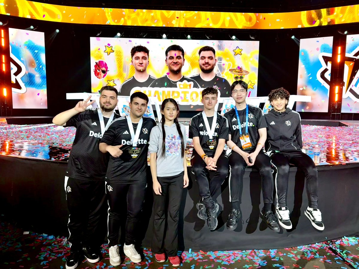 Having lots of fun here today at #BrawlCup 
Met some awesome ppl

#BSC25 #DHDallas <a href="/DreamHack/">DreamHack</a> Dallas

Thanks to <a href="/SymantecBS/">HMB Symantec</a> <a href="/BosS__BS/">HMB BosS</a> <a href="/TeamHmble/">Hmble</a> <a href="/lukiiibs/">HMB Lukii</a> <a href="/CanaanBS/">Canaan</a> <a href="/Vid_Bs/">HMB Vid</a> for the group picture with me