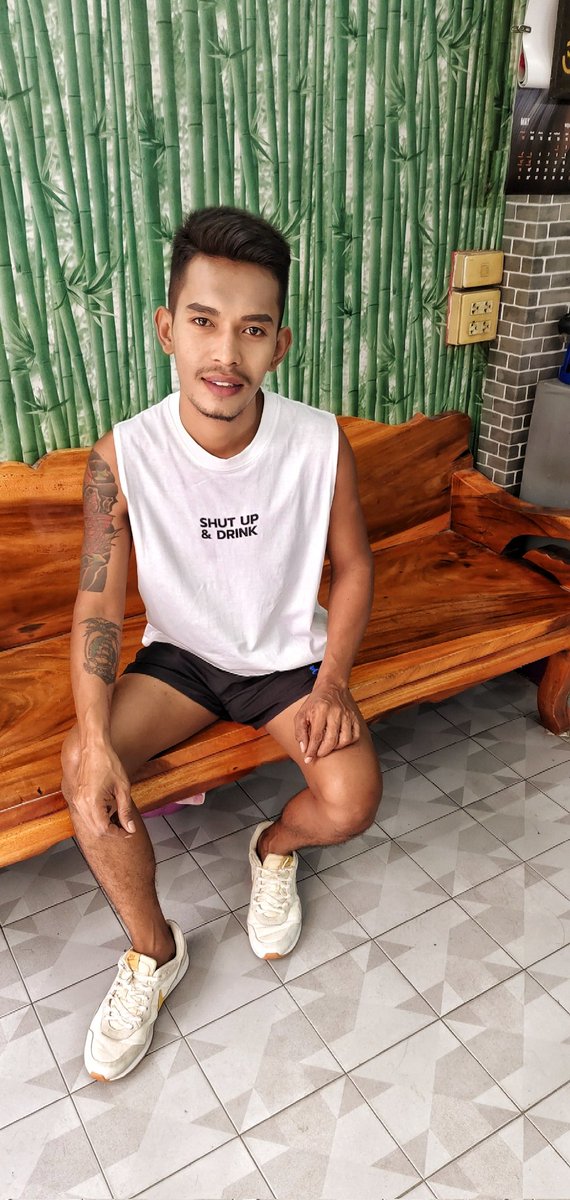 ใส่เสื้อผ้าบ้าง